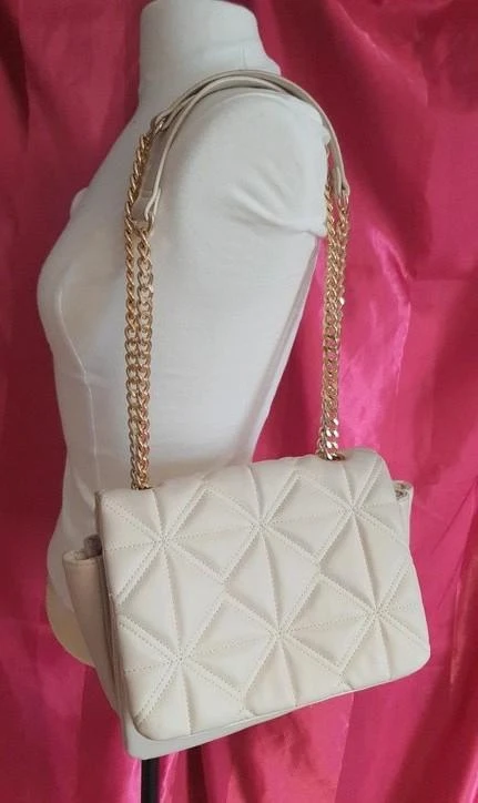 Beige quilted handbag with gold chain – photo 2